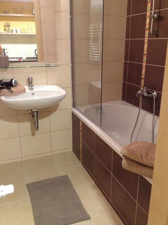 Lake And Spa Apartman Velence Ngoại thất bức ảnh