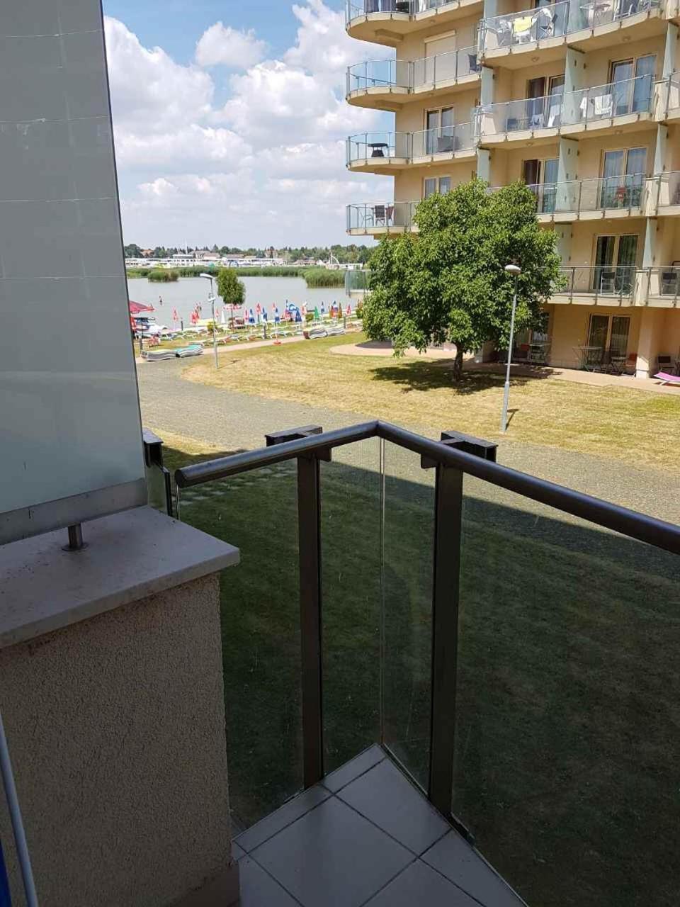 Lake And Spa Apartman Velence Ngoại thất bức ảnh